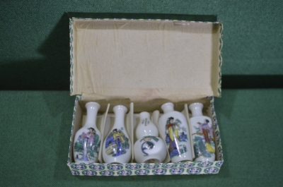 Ваза вазочка миниатюрная. Набор 5 штук в коробке. Китай. 1970е.