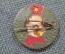 Знак значок "Хо Ши Мин Хошимин". Колкий пластик. Вьетнам. 1950е.