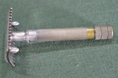 Бритва бритвенный станок "Gillette". Латунь. Серебрение. Великобритания. 1920-е - 1940-е годы.