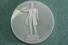 Медаль "Памятник А.С. Пушкину, скульптор Аникушин, установлен в 1957 году". Ленинград.
