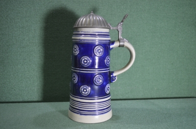 Кружка пивная керамическая с крышкой. Цветы, пятилистник. Керамика, Германия.