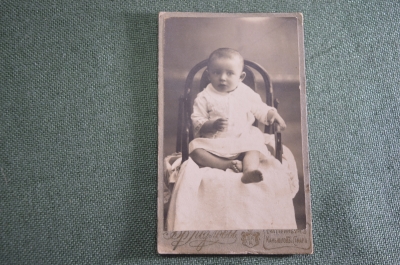 Фотография визитка. Ребенок на стуле. Мода. Витлин. Фото бр. Козловых. Екатеринбург. Царская Россия