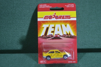 Модель машинка "Audi 90". Majorette. Блистер. Винтаж. Франция.