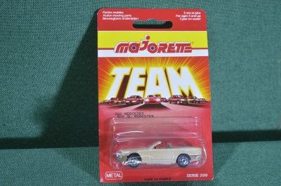 Модель машинка "Mercedes SL 500 Roadster". Majorette. Блистер. Винтаж. Франция.