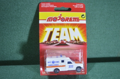 Модель машинка "Ambulance Скорая Помощь". Majorette. Блистер. Винтаж. Франция.
