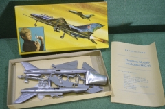 Модель сборная, самолет, советский истребитель "MIG-21, МИГ". Авиация. ГДР. 1980-е