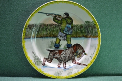  Фарфоровая тарелка "Охотник с собакой". Авторская работа, Андрей Галавтин.