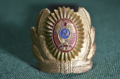 Кокарда советской милиции с эмблемой образца 1978 года.