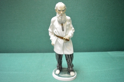 Фарфоровая статуэтка "Лев Толстой". Авторская работа Родиона Артамонова.