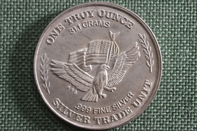 Одна унция серебра (one troy ounce). США, один доллар. 1981 год. Монета на удачу.