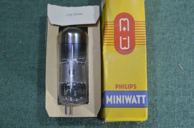 Радиолампа Philips Miniwatt EF85. Лампа новая. Филипс EF 85. Германия.