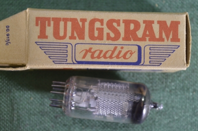  Радиолампа Tungsram radio EF86. Лампа новая. Тунгсрам EF 86. Германия.