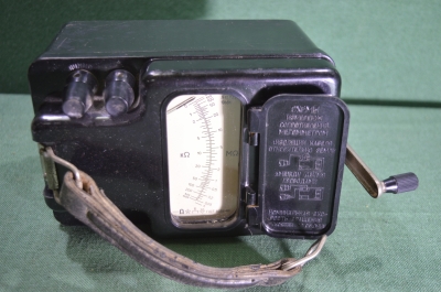Мегомметр (мегаомметр) М1101М. Карболитовый корпус, рабочий, 500V. 1966 год, СССР.